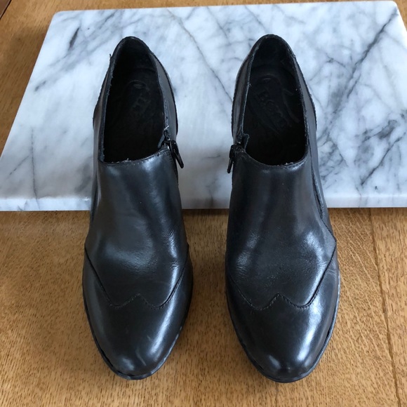 Born Ankle Booties W6.5 Black Preloved in Good Condition - Picture 1 of 14